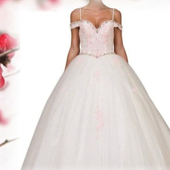 💲Sale💲 OFF SHOULDER BEADED LACE BODICE GOWN 💗 - Picture 8 of 8